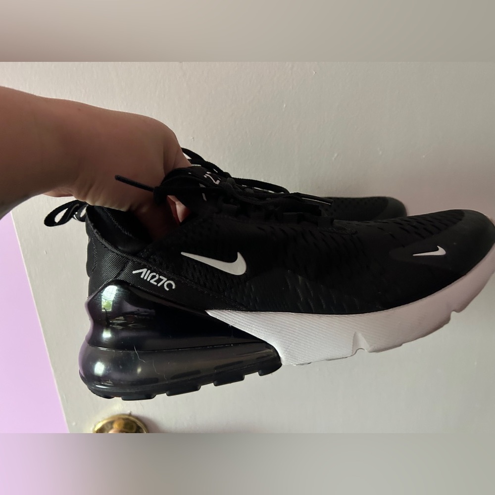 Nike air 270’s ; black and white size 9